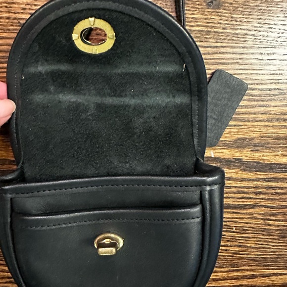 Vintage Coach Classic Black Leather mini Crossbody Bag with Gold Clasp - Picture 2 of 2